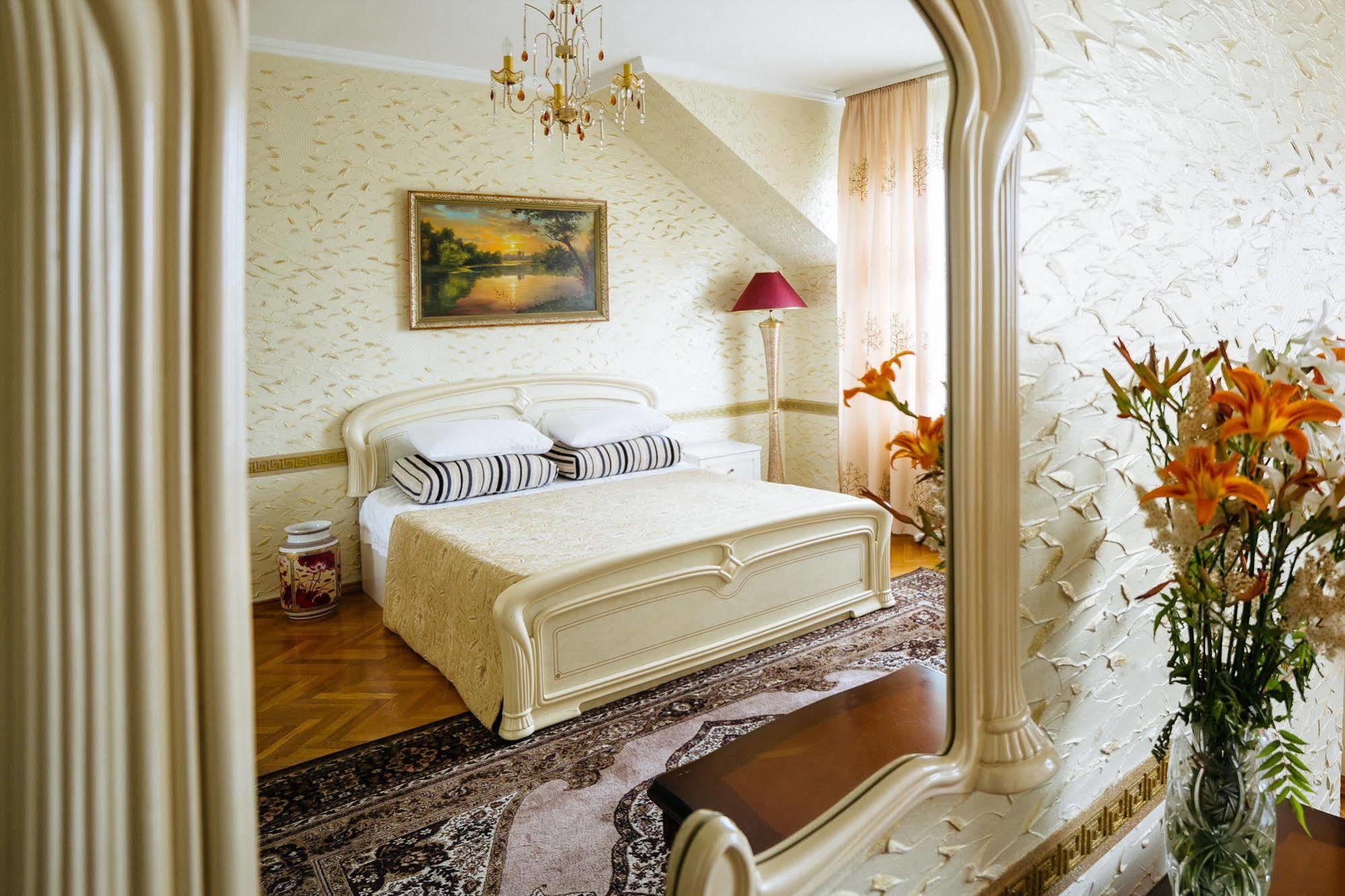 Hotel Ezio Chişinău Extérieur photo